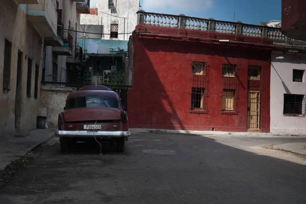 旧美国汽车在拉哈瓦那 — 图库照片