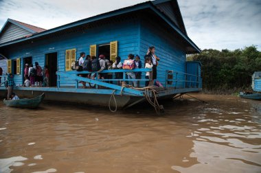 okul Gölü Tonle Sap üzerinde