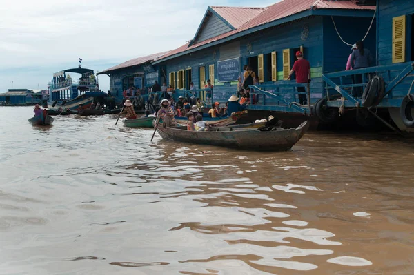 Escuela Flotante Lago Tonle Sap — Foto de Stock