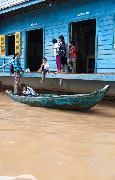 Escuela Flotante Lago Tonle Sap — Foto de Stock