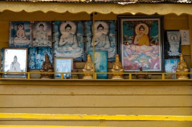 Duvardaki Buda'nın resimleri