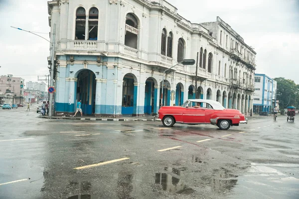 Coche Época Periferia Habana Día Lluvioso —  Fotos de Stock