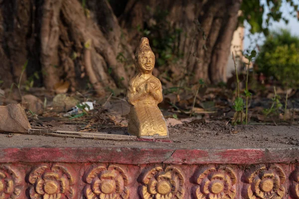 little statue of Buddha in meditation