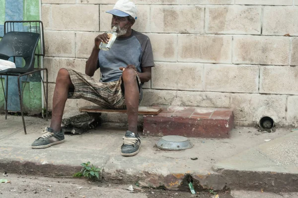 Beggar Street Habana — Stock Photo, Image