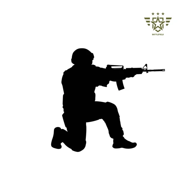 Černá silueta zasedání amerického vojáka. Armáda USA. Voják se zbraní. Izolované bojovník image — Stockový vektor