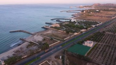 Deniz manzaralı bir yol