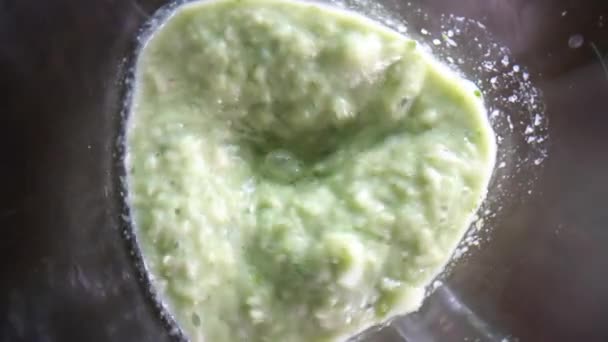 搅拌机磨碎蔬菜 — 图库视频影像