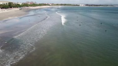 deniz ve acemi sörfçüler