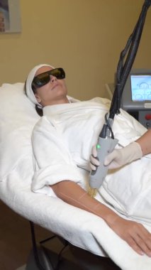 Lazer tüy ayıklama