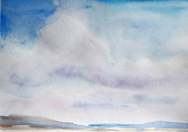 Gökyüzünde mavi bulutlar olan su rengi manzara