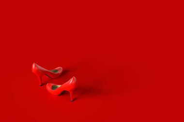 Yüksek topuklu ayakkabılar kırmızı renk.