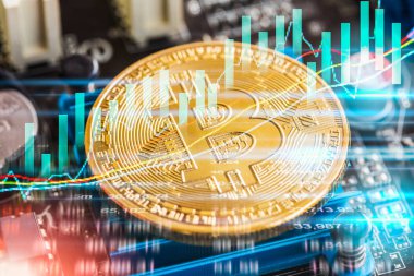 Modern bir takas yöntemi. Bitcoin küresel ekonomi piyasasında uygun bir ödemedir. Sanal dijital para birimi ve finansal yatırım ticaret kavramı. Altın bitcoin arka planına sahip soyut kripto para birimi.