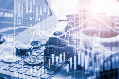Modern bir takas yöntemi. Bitcoin küresel ekonomi piyasasında uygun bir ödemedir. Sanal dijital para birimi ve finansal yatırım ticaret kavramı. Altın bitcoin arka planına sahip soyut kripto para birimi.