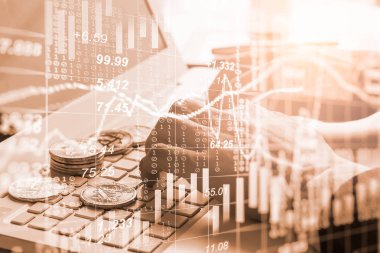 Modern bir takas yöntemi. Bitcoin küresel ekonomi piyasasında uygun bir ödemedir. Sanal dijital para birimi ve finansal yatırım ticaret kavramı. Altın bitcoin arka planına sahip soyut kripto para birimi.