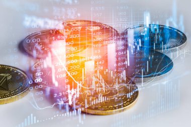 Modern bir takas yöntemi. Bitcoin küresel ekonomi piyasasında uygun bir ödemedir. Sanal dijital para birimi ve finansal yatırım ticaret kavramı. Altın bitcoin arka planına sahip soyut kripto para birimi.