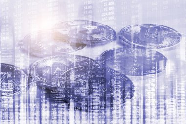 Modern bir takas yöntemi. Bitcoin küresel ekonomi piyasasında uygun bir ödemedir. Sanal dijital para birimi ve finansal yatırım ticaret kavramı. Altın bitcoin arka planına sahip soyut kripto para birimi.