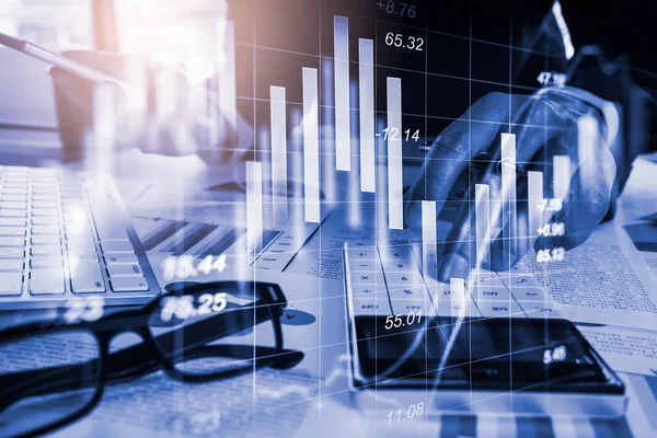 Dubbel Exponering Affärsman Och Aktiemarknad Eller Forex Diagram Som Lämpar — Stockfoto