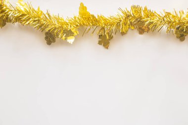 Noel kartı arkaplanı ve şenlikli süsleme balosu, 