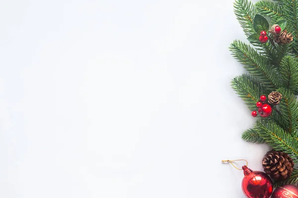 Urlaub Weihnachtskarte Hintergrund mit festlicher Dekoration Ball, — Stockfoto