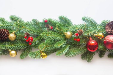 Noel kartı arkaplanı ve şenlikli süsleme balosu, 