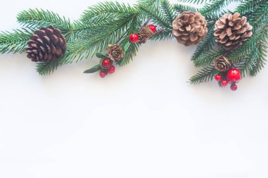 Noel kartı arkaplanı ve şenlikli süsleme balosu, 