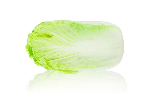 一头新鲜的有机大白菜在白色孤立的背景下与切割路径 大白菜碳水化合物和纤维含量高 甜甜可口 食用蔬菜概念 — 图库照片
