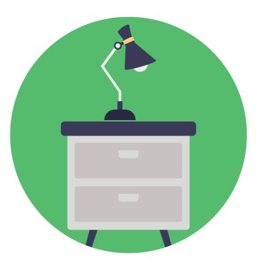 Çekmeceler ve bir masa lambası ile ahşap masanın üzerine yerleştirilen