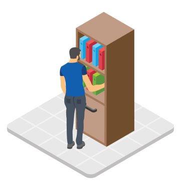 Office arşiv yanında duran ofis çalışanı