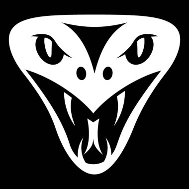 Saldırmak için açılan ağzı olan korkunç bir yılan 