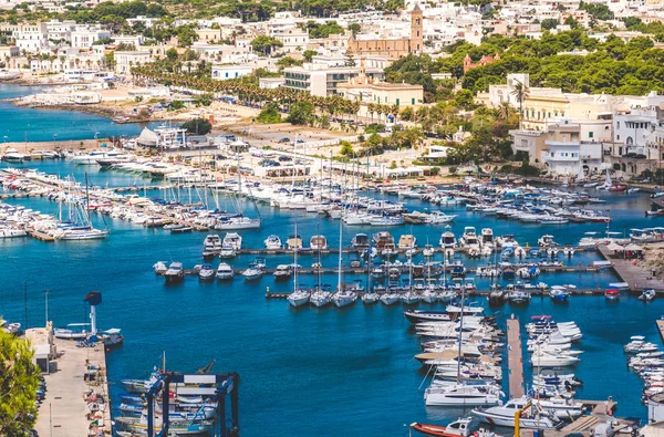 Marina gedokt boten Santa Maria Leuca Apulië Salento regio Lecce, Italië — Stockfoto