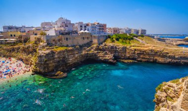 Güney İtalya deniz köyü Polignano Mare - Bari eyaletinde - Apulia