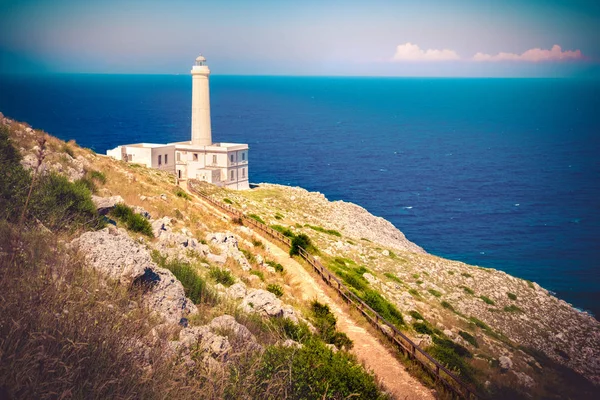 Retro világítótorony nyomvonal - Salento - Otranto Olaszország - Puglia régiójában — Stock Fotó