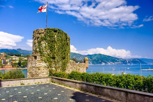 Castillo de Santa Margherita Ligure - Bandera de Génova — Foto de Stock