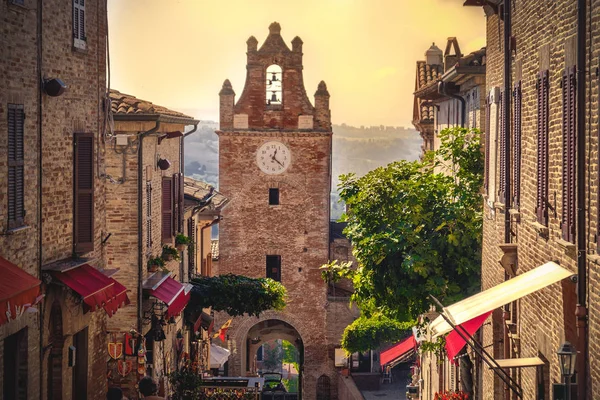 küçük köy sahne Marche İtalya Gradara Pesaro ili