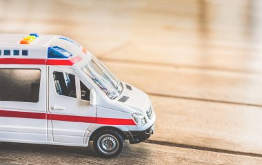 Ambulans yan görünümü arka plan Sağlık oyuncak yakın çekim