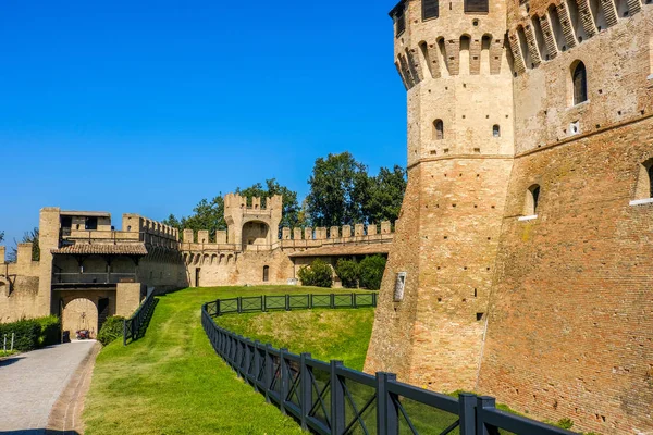 格拉达拉城堡-佩萨罗-马尔什-意大利 — 图库照片