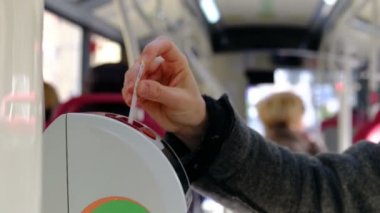 otobüs bileti validator el arka plan ekle