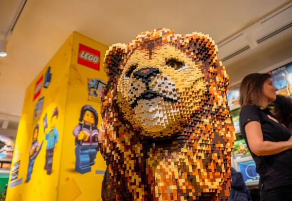 Lion lego kostky lego obchod Bologna — Stock fotografie