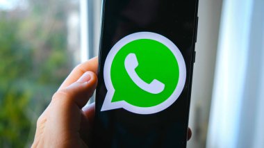 el smartphone Whatsapp app simgesi kullanın