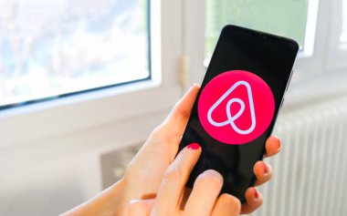 Airbnb seyahat app el simgesi smartphone