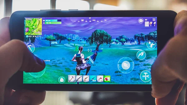 Fortnite gameplay bataille royale jeu smartphone — Photo