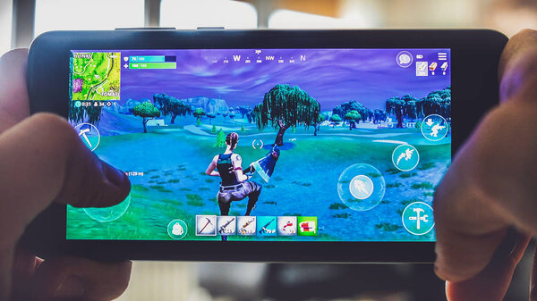 Fortnite gameplay battle royale game smartphone 