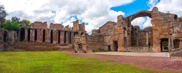 Roma - Lazio - İtalya - Roma - Roma - İtalya - Roma - İtalya - Roma Villa Adriana veya Hadrians Villa Unesco arkeolojik alanı panoramik Grandi Terme alan