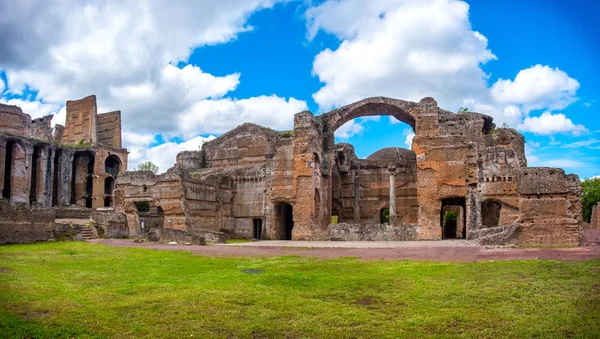 Zona Grand Thermae o Grandi Terme en Villa Adriana o Hadrians Villa sitio arqueológico de la UNESCO en Tivoli - Roma - Lazio - Italia — Foto de Stock