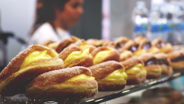 Pastry shop laboratory berliner pastries bar counter — Stock Video