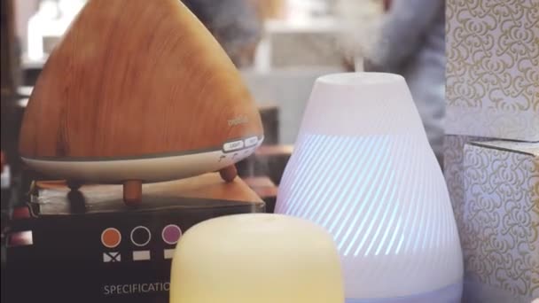 Aromathérapie boutique lampes aromatiques électriques diffuseurs d'huile essentielle thérapeutique boutique vendeur client — Video