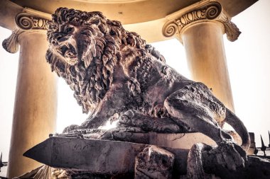gladiators den lion statue background clipart