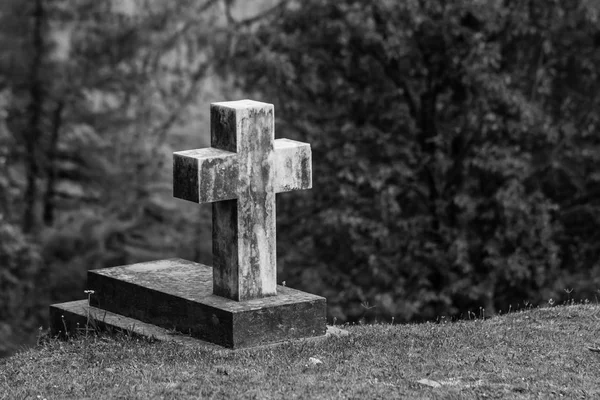 Velho Cemitério Católico Túmulo Forma Uma Cruz — Fotografia de Stock