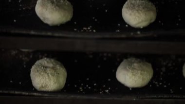 Susam ile pişirme buns. 