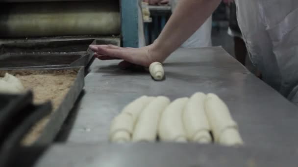 Preparação Rolos Doces Fábrica Pão Receita Especial Trabalho Manual — Vídeo de Stock